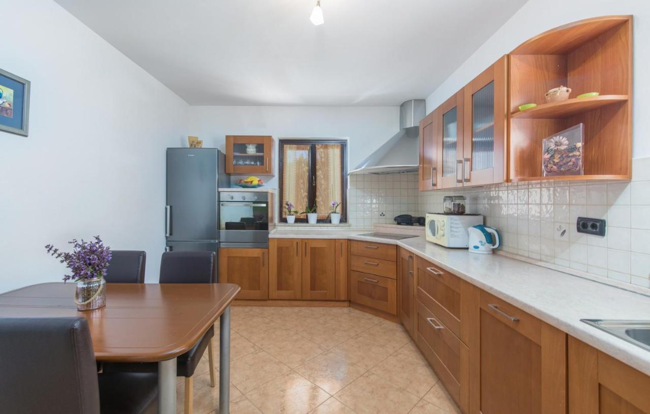 Holiday House Vita Tinjan Habitación foto
